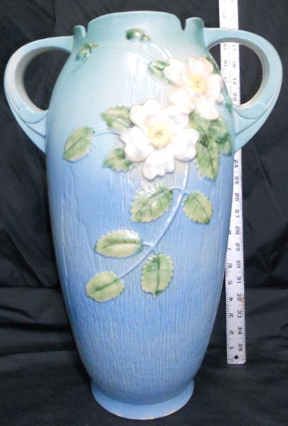 For auction Roseville 994-18 White Rose Vase