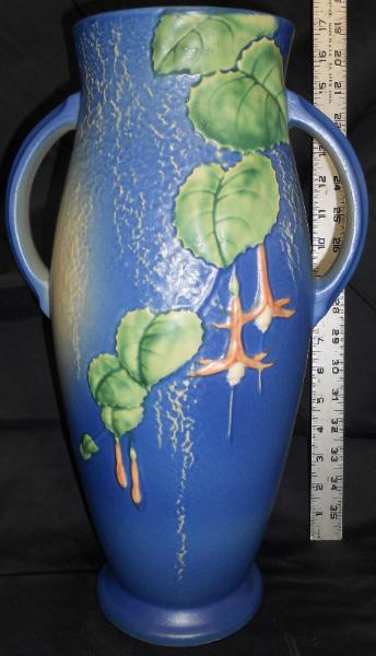 Roseville 904-15 Fuchsia vase 
