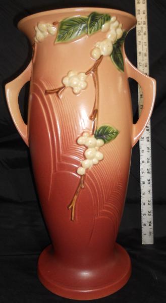 Roseville IV -18 For auction  Snowberry vase